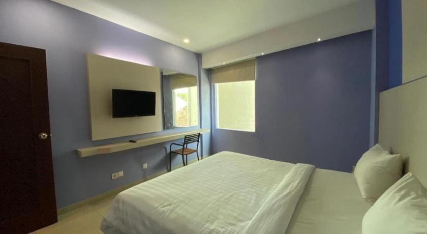 Kharisma Hotel Madiun Exterior foto