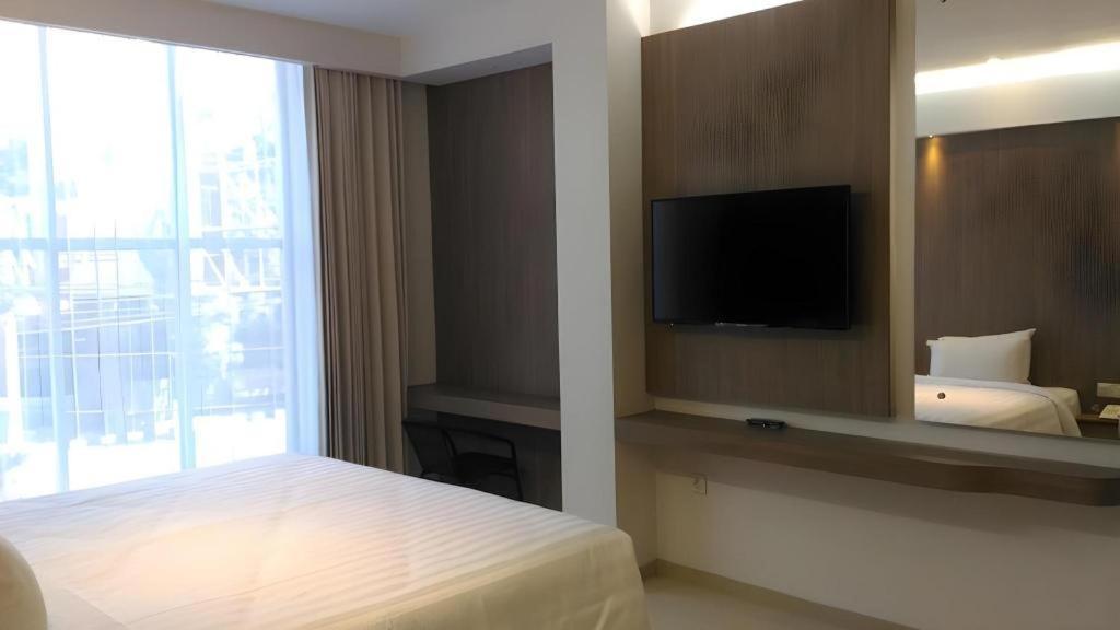 Kharisma Hotel Madiun Exterior foto